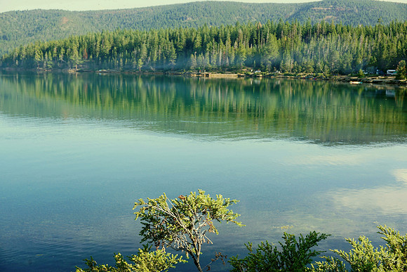 Easy Sunday morning on Paulina Lake