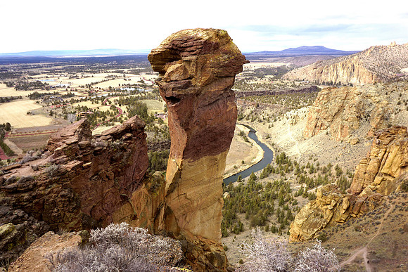 Dramatic 'Monkey Face' at Smith Rock State Park