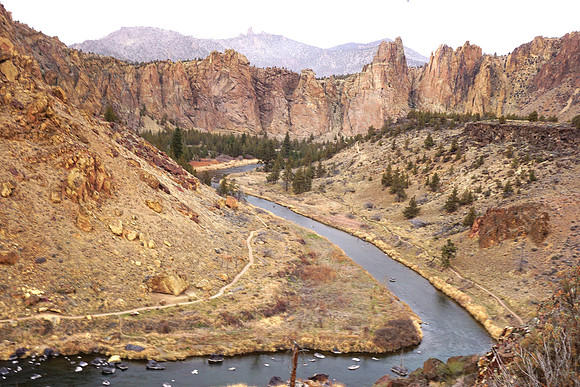 Crooked River slithers through Smith Rock State Park